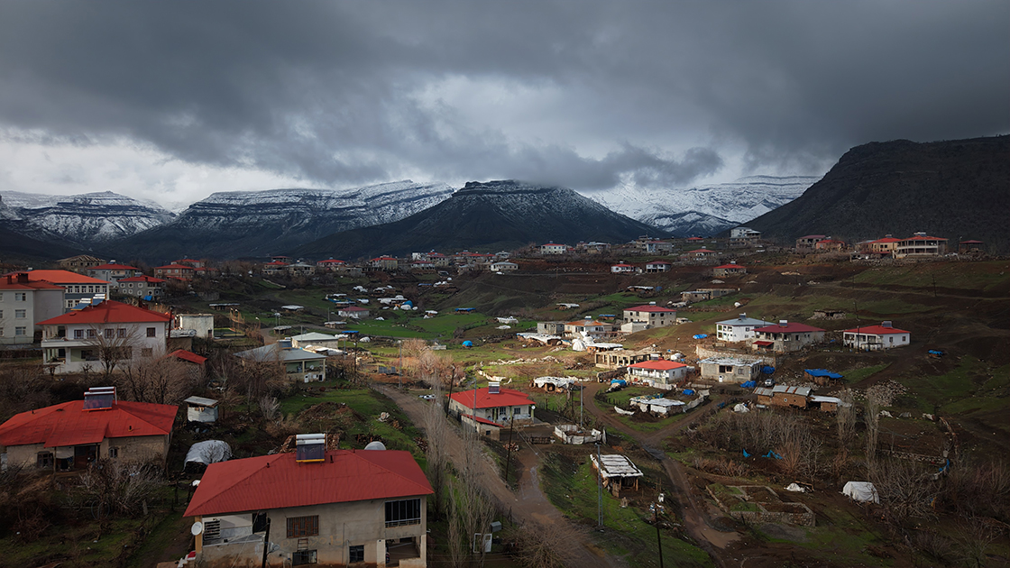 Yurt Genelinde Kar Alarmı: Yüzlerce Yerleşim Yerinin Yolu Kapandı
