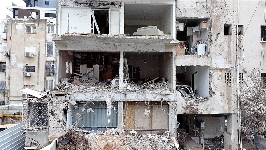 İran, İsrail’e düzenlediği 10’uncu misillemede Tel Aviv ve çevresini hedef aldı