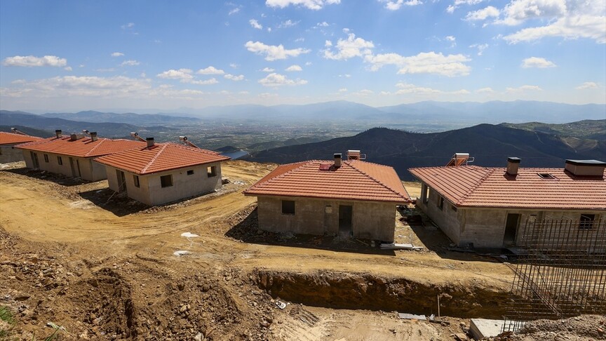 İzmir’de orman yangınında zarar gören yapıların yenileri yıl dönümünden önce tamamlanacak