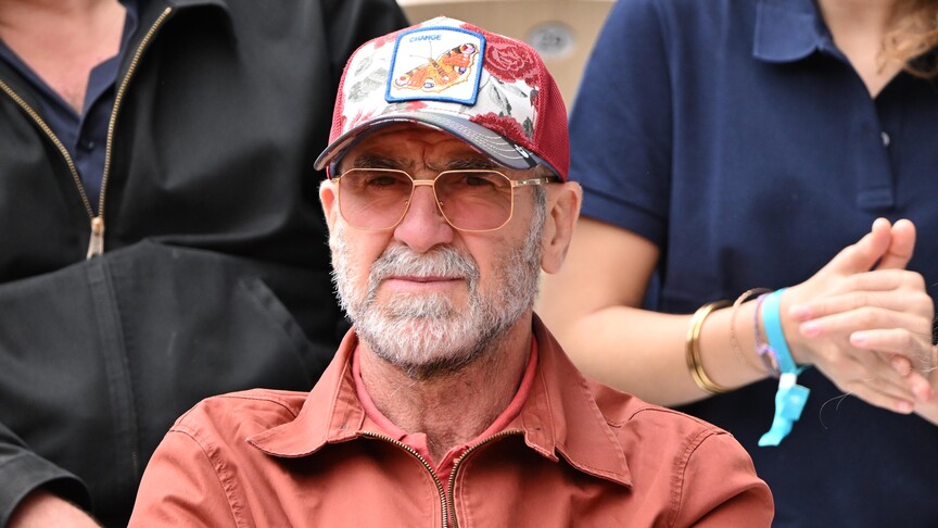 Eric Cantona’dan Mervan Barguti için tasarlanan formaya destek